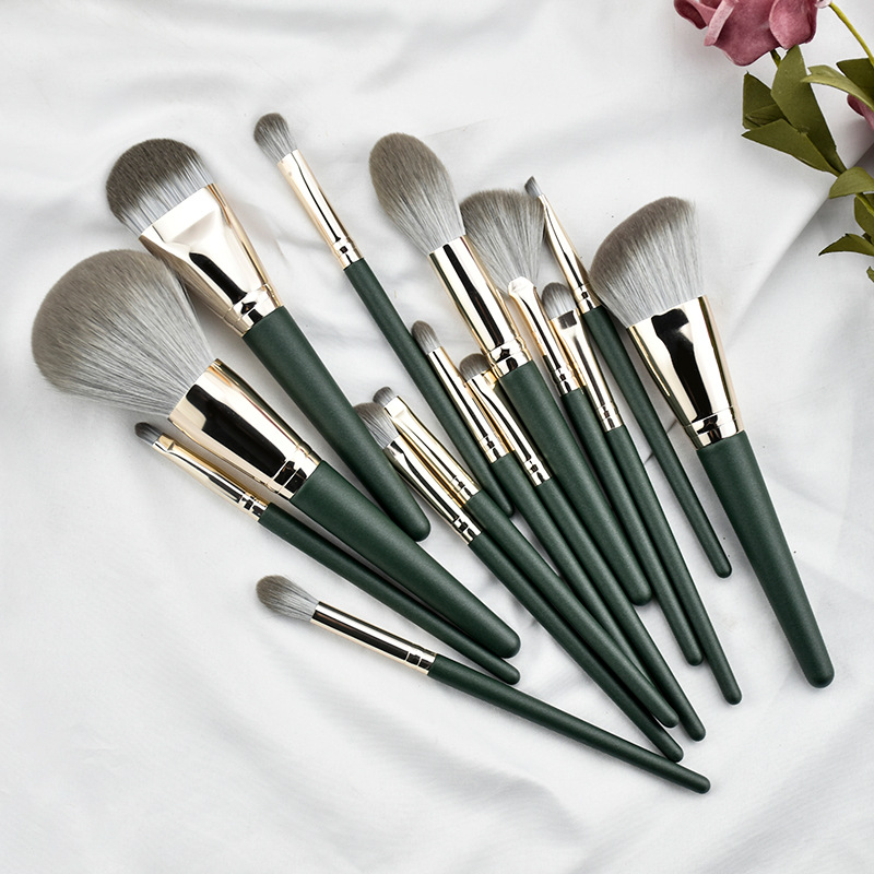 Luxurious Professional Makeup Brush Set & Pouch, 5 oz